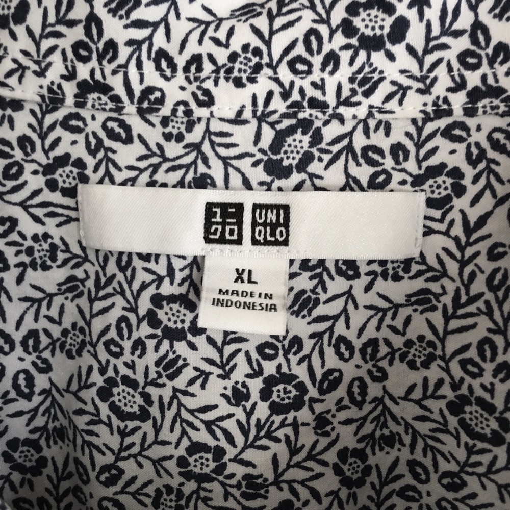 Uniqlo navy and white flora shirt size XL